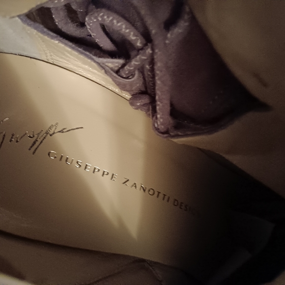 Boots - Picture 6 of 8